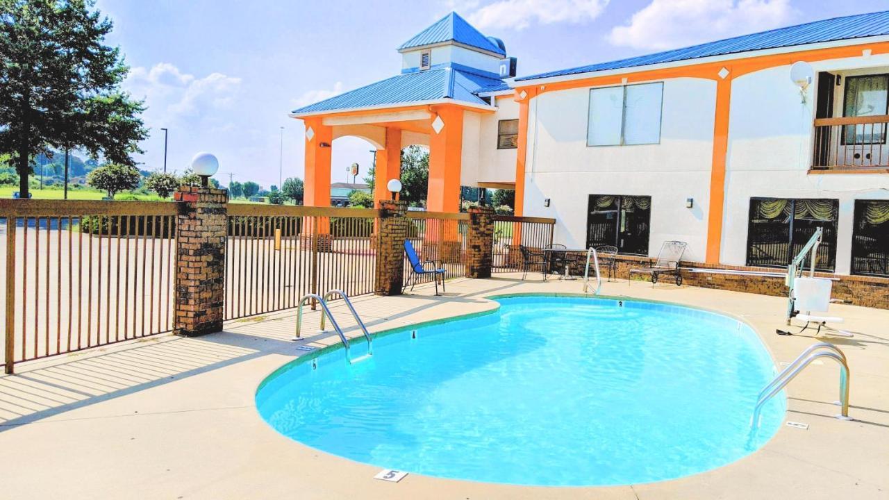 Quality Inn & Suites Decatur Priceville I-65 Exteriör bild