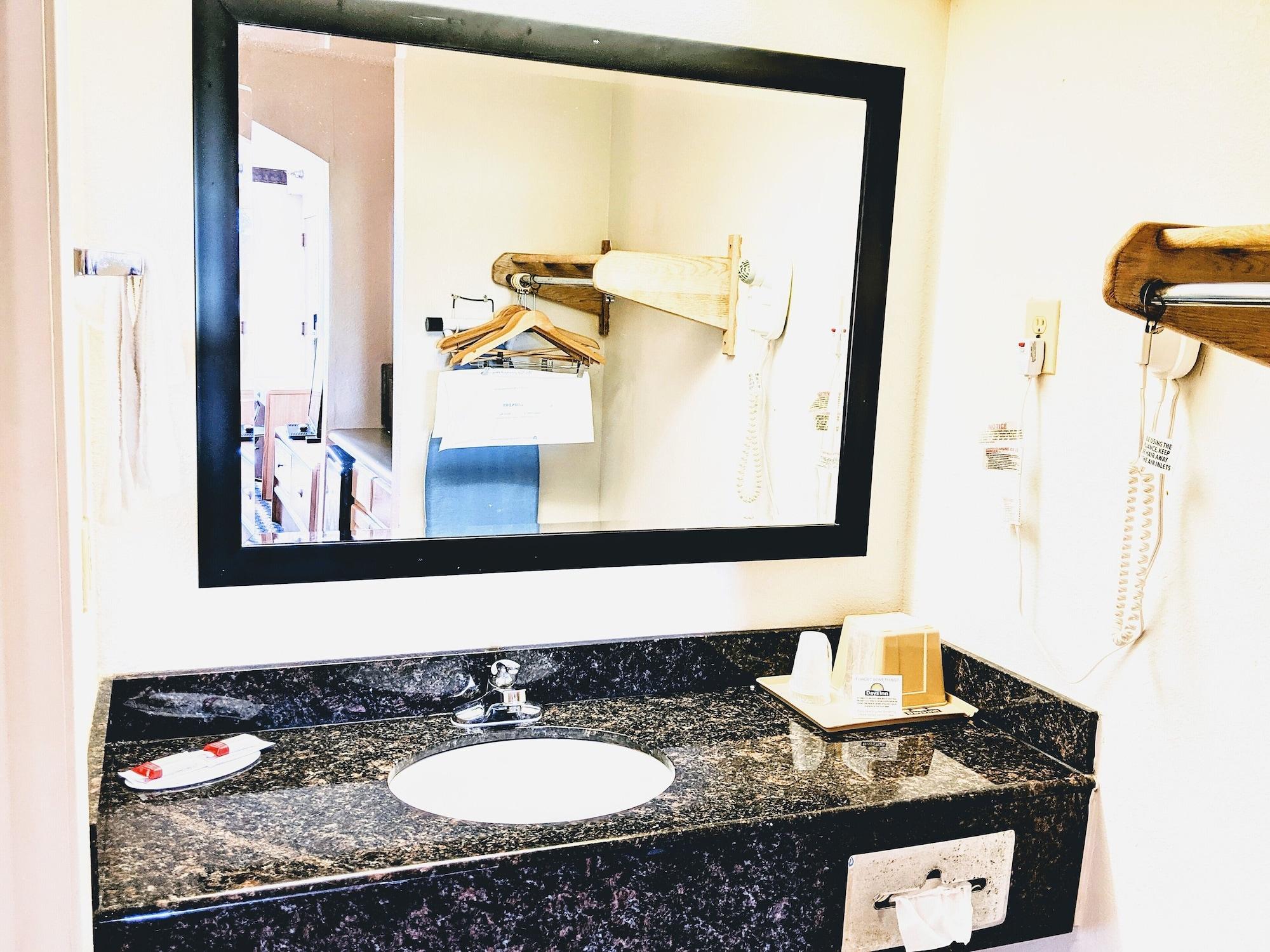 Quality Inn & Suites Decatur Priceville I-65 Exteriör bild