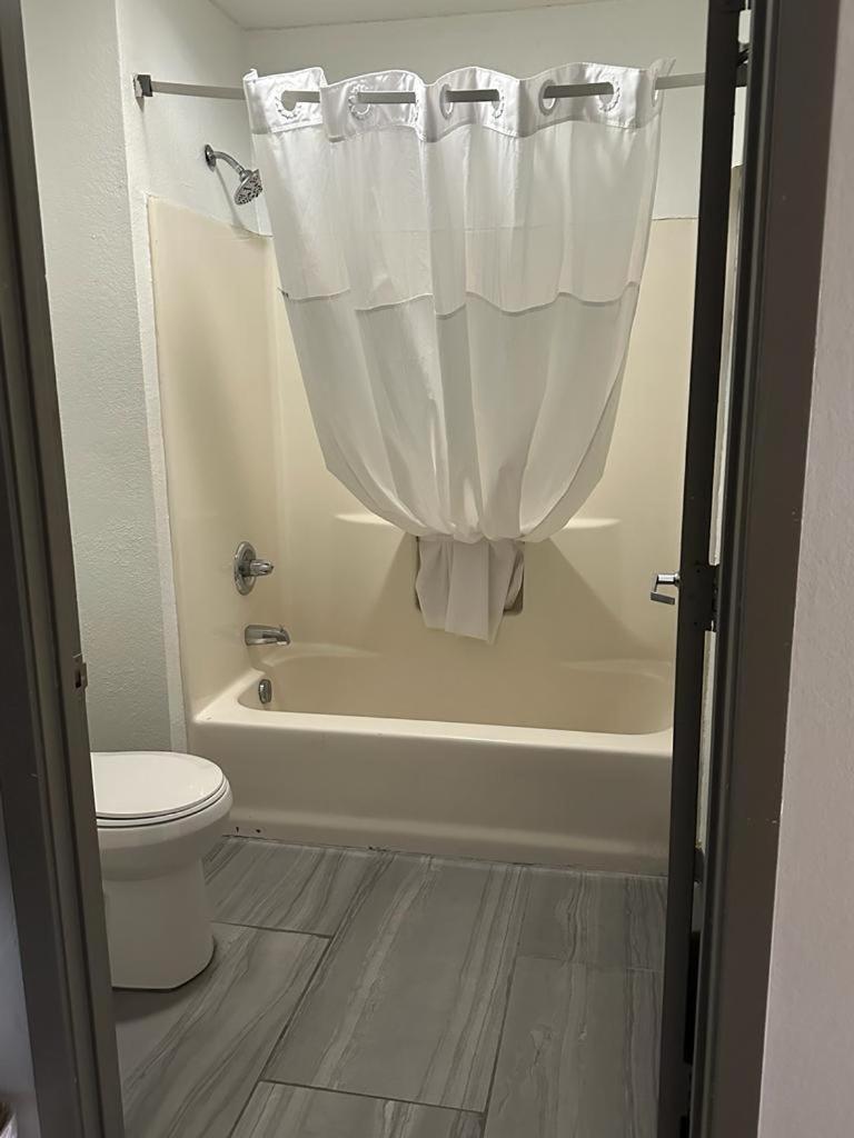 Quality Inn & Suites Decatur Priceville I-65 Exteriör bild