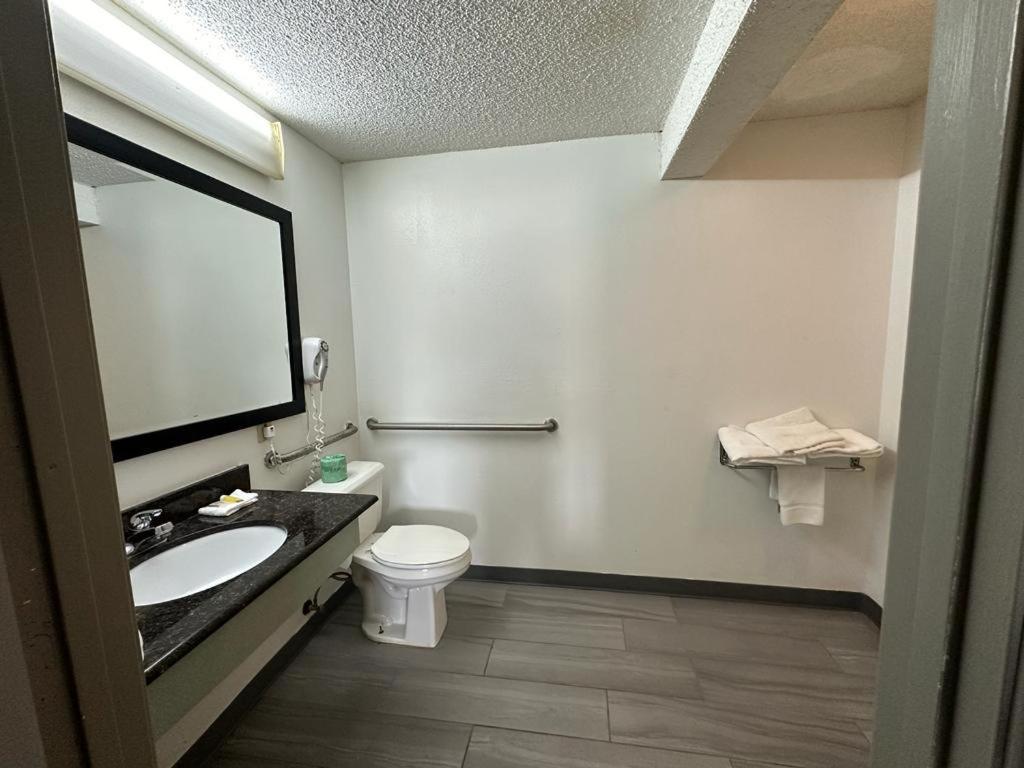 Quality Inn & Suites Decatur Priceville I-65 Exteriör bild