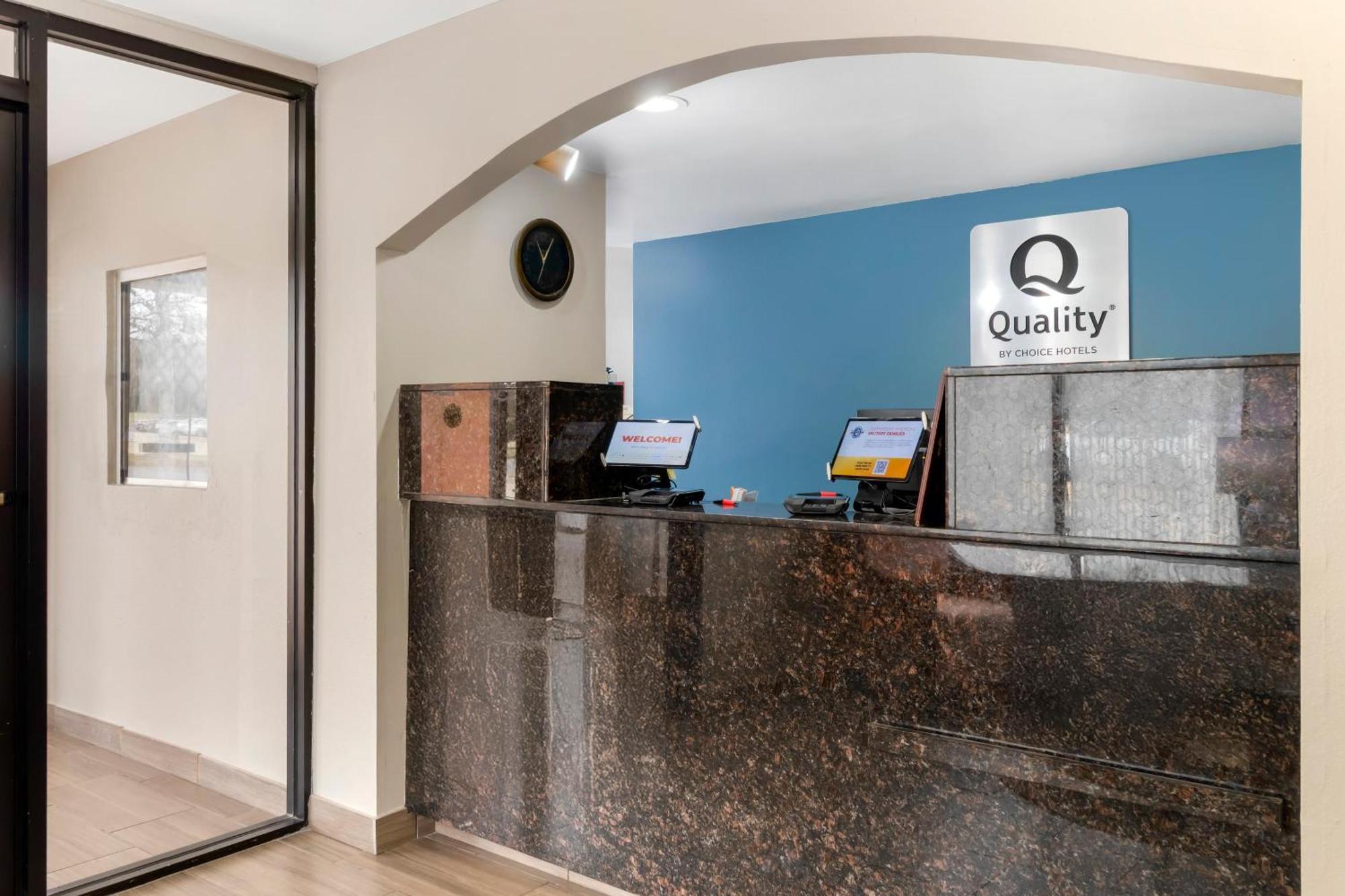 Quality Inn & Suites Decatur Priceville I-65 Exteriör bild
