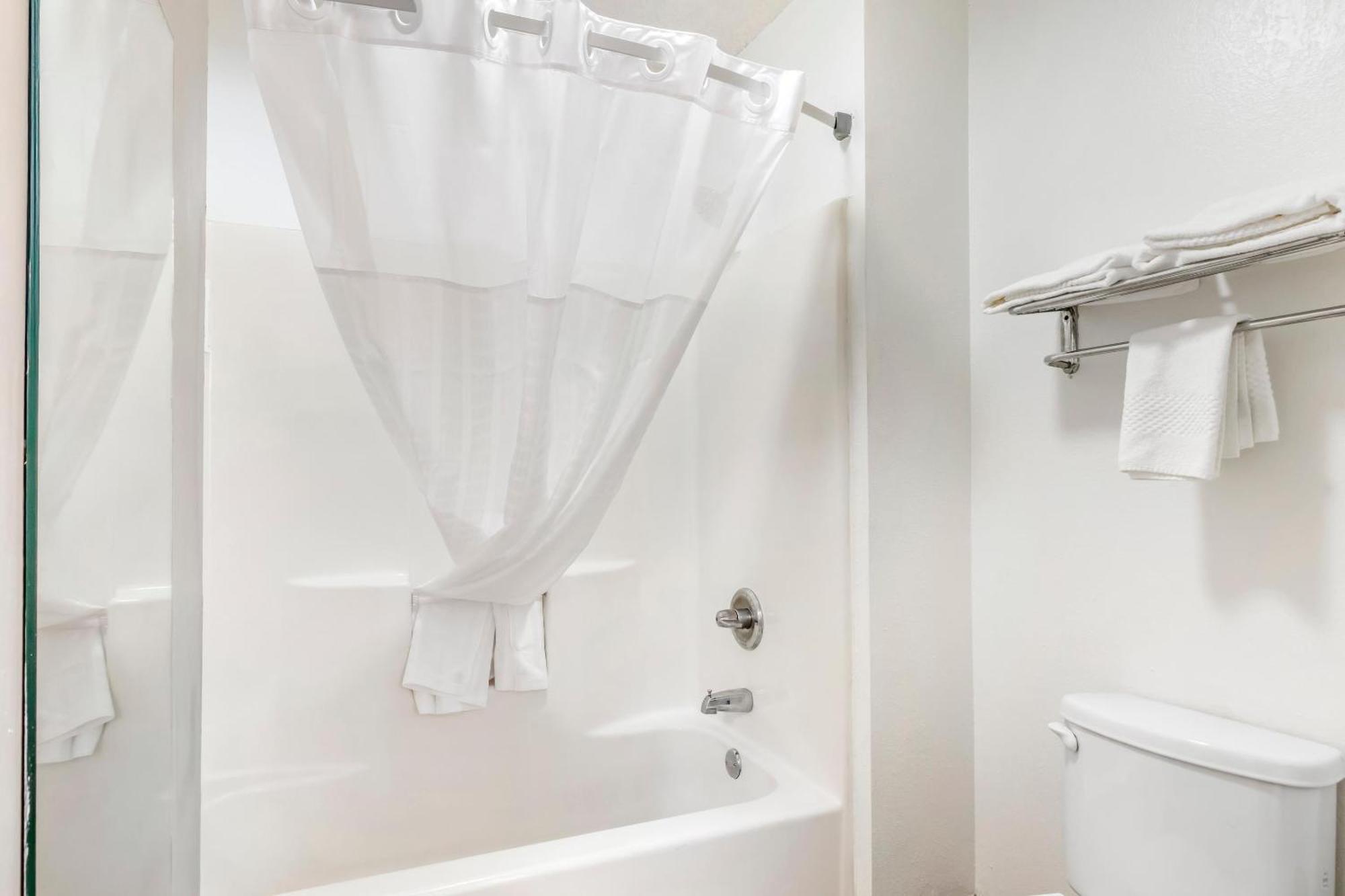 Quality Inn & Suites Decatur Priceville I-65 Exteriör bild